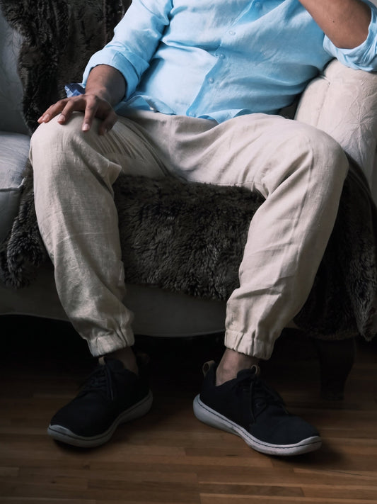 Men's linen joggers in Cloud Haze, seated – OrganoLinen