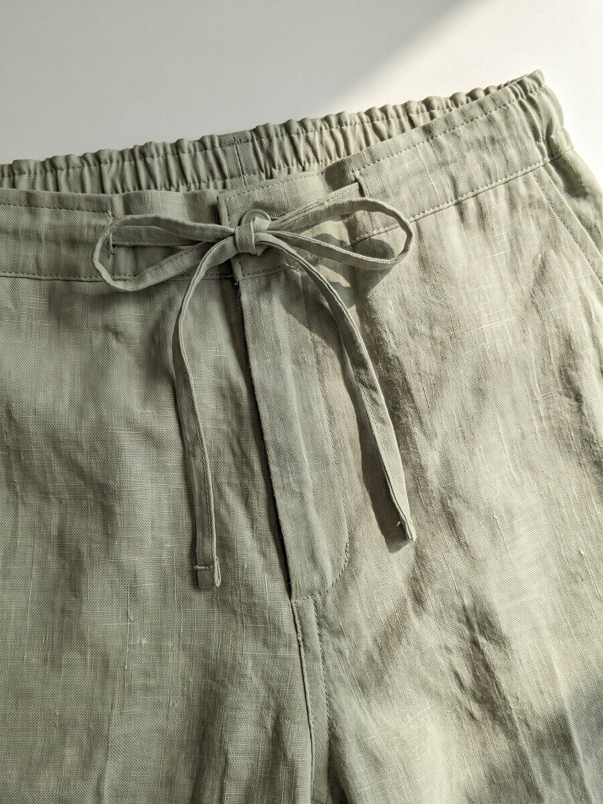 Men's linen pants waistband with drawstring in Pistachio Mist – OrganoLinen