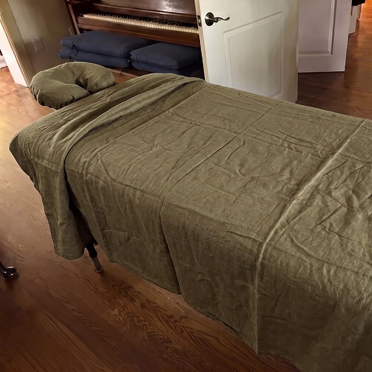 SNOOZE linen fitted massage table sheet in Olive Earth